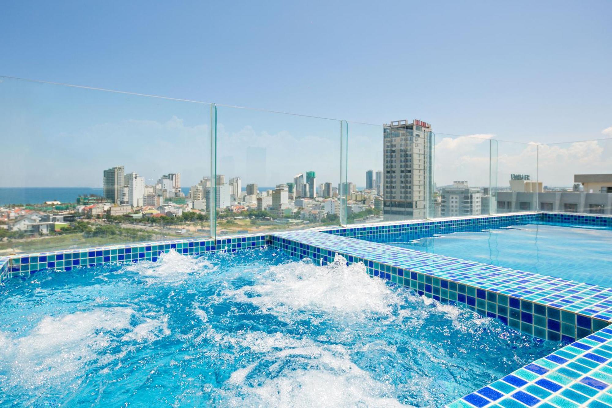 Bliss Luxury Hotel Da Nang Exterior foto